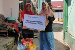 NENEK HERPONETI, BANTING TULANG MENGHIDUPI 3 CUCU