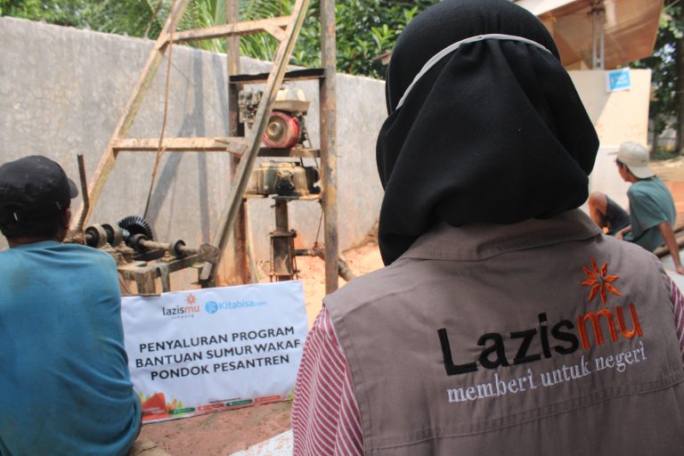 LAZISMU LAMPUNG SALURKAN PROGRAM SUMUR WAKAF ANTISIPASI KEBUTUHAN AIR BERSIH DAN MUSIM KEMARAU